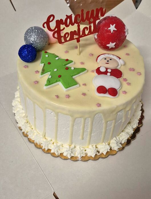 Tort de Crăciun cu brăduț, Moș Crăciun și globuri de zahăr
