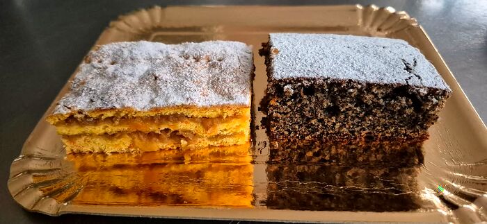 Prăjitură de post — cu mere și cu mac — Boema Delice, Arad
